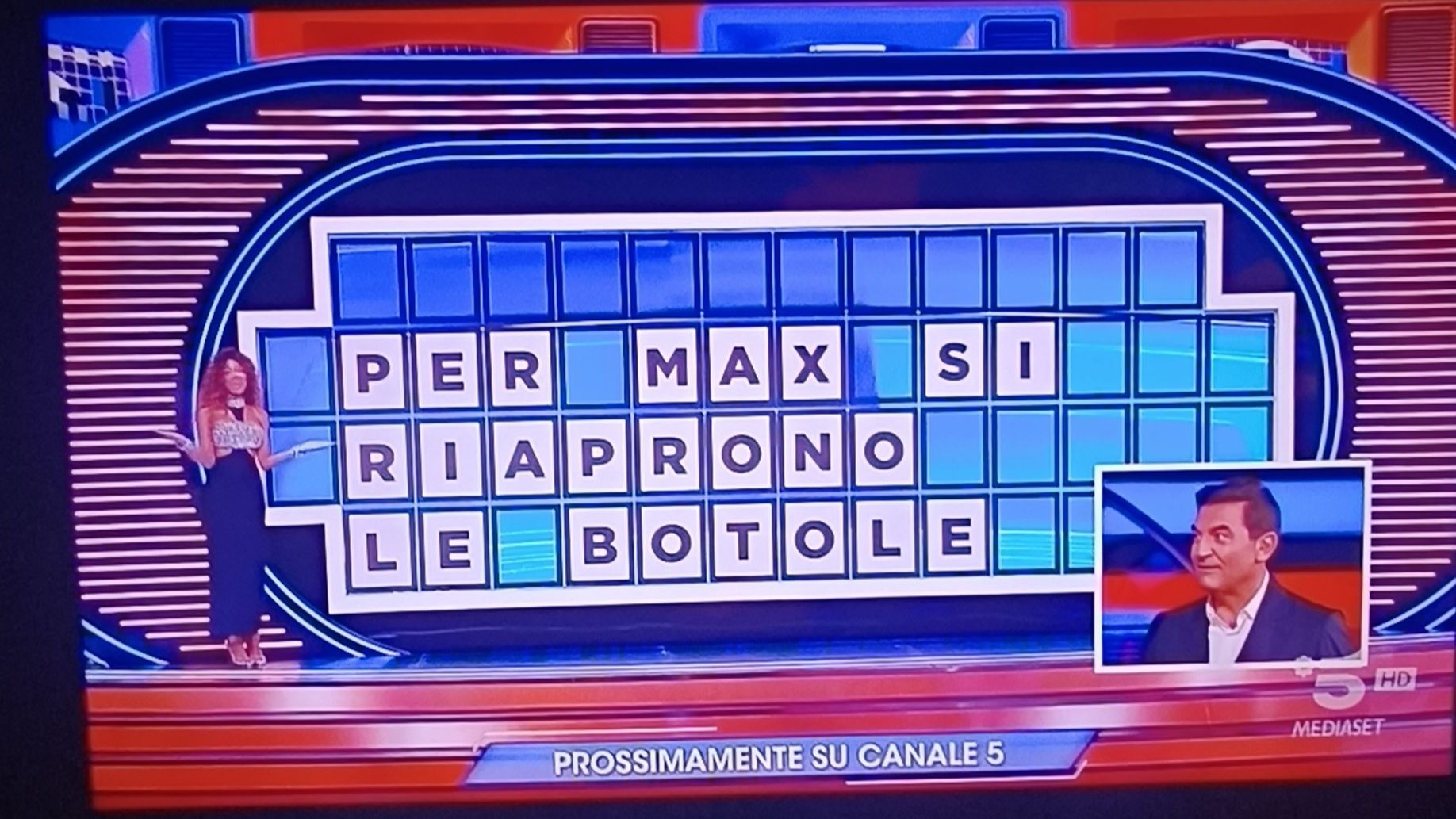 Caduta Libera al via il 7 Dicembre con Max Giusti: l’annuncio di Gerry Scotti alla ruota dei campioni